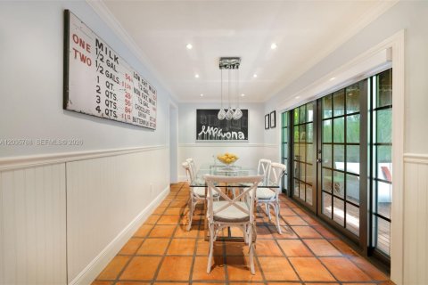 House in Coral Gables, Florida 2 bedrooms, 141.95 sq.m. № 2248312 - photo 12