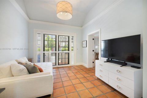 House in Coral Gables, Florida 2 bedrooms, 141.95 sq.m. № 2248312 - photo 8
