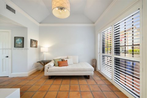 House in Coral Gables, Florida 2 bedrooms, 141.95 sq.m. № 2248312 - photo 9