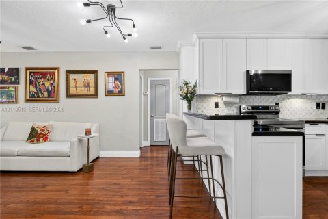 Villa ou maison à vendre à West Miami, Floride: 4 chambres, 170.66 m2 № 2431370 - photo 21
