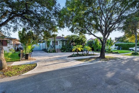 Villa ou maison à vendre à West Miami, Floride: 4 chambres, 170.66 m2 № 2431370 - photo 2