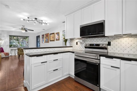 Villa ou maison à vendre à West Miami, Floride: 4 chambres, 170.66 m2 № 2431370 - photo 30