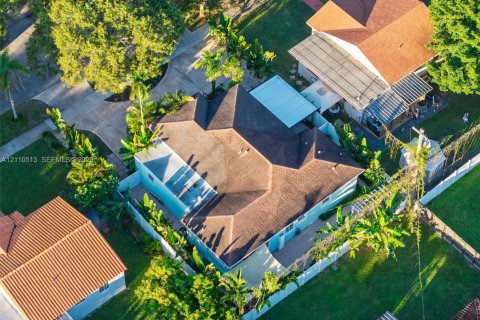 Villa ou maison à vendre à West Miami, Floride: 4 chambres, 170.66 m2 № 2431370 - photo 8