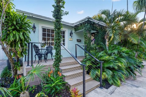 Villa ou maison à vendre à West Miami, Floride: 4 chambres, 170.66 m2 № 2431370 - photo 13