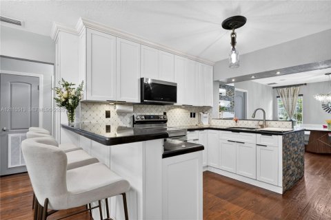 Villa ou maison à vendre à West Miami, Floride: 4 chambres, 170.66 m2 № 2431370 - photo 28
