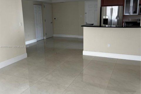 Condo in Miami, Florida, 3 bedrooms  № 2244681 - photo 8