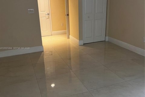 Condo in Miami, Florida, 3 bedrooms  № 2244681 - photo 10