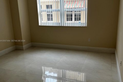 Condo in Miami, Florida, 3 bedrooms  № 2244681 - photo 9