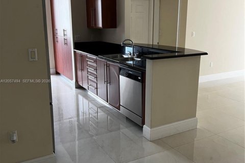 Condo in Miami, Florida, 3 bedrooms  № 2244681 - photo 6