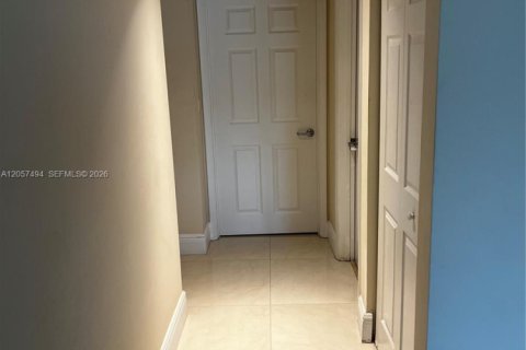 Condo in Miami, Florida, 3 bedrooms  № 2244681 - photo 7