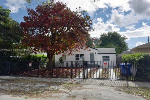 Casa en venta en Miami, Florida, 3 dormitorios, 111.67 m2 № 1999674 - foto 7