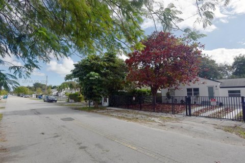 Casa en venta en Miami, Florida, 3 dormitorios, 111.67 m2 № 1999674 - foto 10