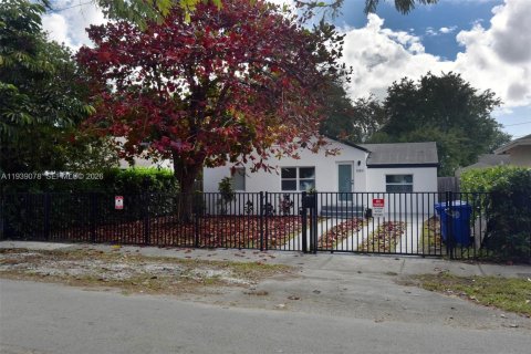 Casa en venta en Miami, Florida, 3 dormitorios, 111.67 m2 № 1999674 - foto 2