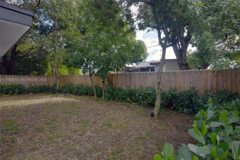 Casa en venta en Miami, Florida, 3 dormitorios, 111.67 m2 № 1999674 - foto 30