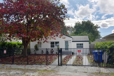 Casa en venta en Miami, Florida, 3 dormitorios, 111.67 m2 № 1999674 - foto 5