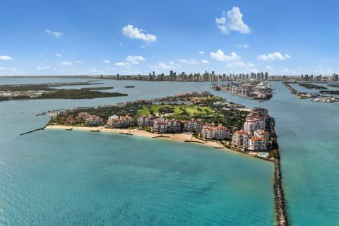 Casa en venta en Miami Beach, Florida, 8 dormitorios, 1468.04 m2 № 1495738 - foto 24
