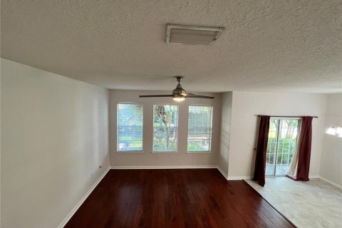 Townhouse in Saint Petersburg, Florida 3 bedrooms, 137.5 sq.m. № 1866527 - photo 8