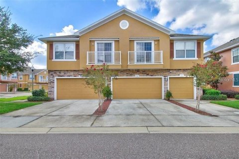 Townhouse in Saint Petersburg, Florida 3 bedrooms, 137.5 sq.m. № 1866527 - photo 1