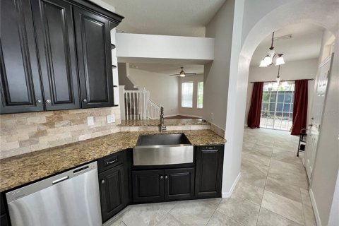 Townhouse in Saint Petersburg, Florida 3 bedrooms, 137.5 sq.m. № 1866527 - photo 13