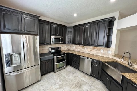 Townhouse in Saint Petersburg, Florida 3 bedrooms, 137.5 sq.m. № 1866527 - photo 12