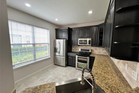 Townhouse in Saint Petersburg, Florida 3 bedrooms, 137.5 sq.m. № 1866527 - photo 11