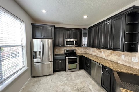 Townhouse in Saint Petersburg, Florida 3 bedrooms, 137.5 sq.m. № 1866527 - photo 10