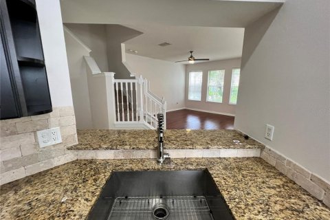 Townhouse in Saint Petersburg, Florida 3 bedrooms, 137.5 sq.m. № 1866527 - photo 14