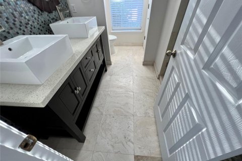 Townhouse in Saint Petersburg, Florida 3 bedrooms, 137.5 sq.m. № 1866527 - photo 19