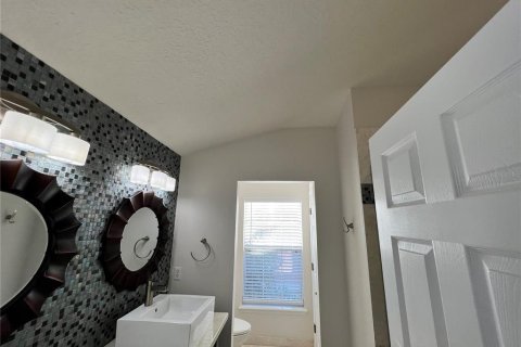 Townhouse in Saint Petersburg, Florida 3 bedrooms, 137.5 sq.m. № 1866527 - photo 20
