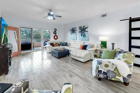 Condo in Saint Petersburg, Florida, 3 bedrooms № 2102106 - photo 5