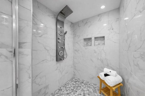 Condo in Saint Petersburg, Florida, 3 bedrooms № 2102106 - photo 30