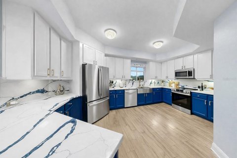 Condo in Saint Petersburg, Florida, 3 bedrooms № 2102106 - photo 17