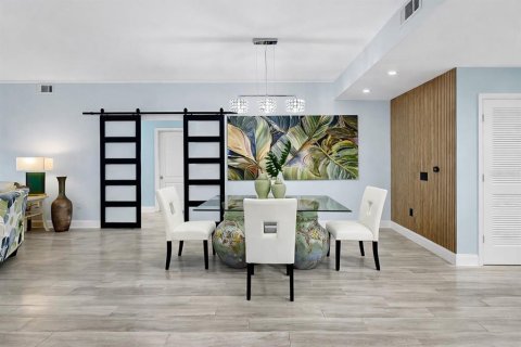 Condo in Saint Petersburg, Florida, 3 bedrooms № 2102106 - photo 10