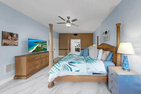 Condo in Saint Petersburg, Florida, 3 bedrooms № 2102106 - photo 22