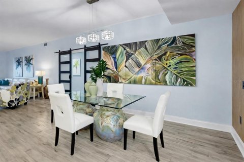 Condo in Saint Petersburg, Florida, 3 bedrooms № 2102106 - photo 7