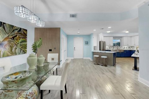 Condo in Saint Petersburg, Florida, 3 bedrooms № 2102106 - photo 8
