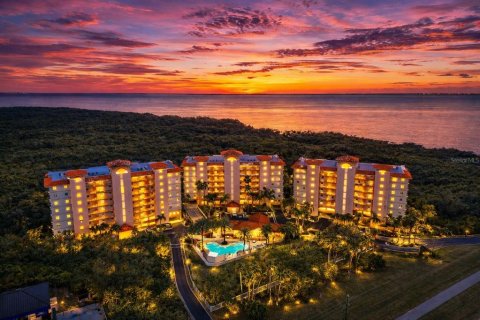 Condominio en Saint Petersburg, Florida, 3 dormitorios  № 2102106