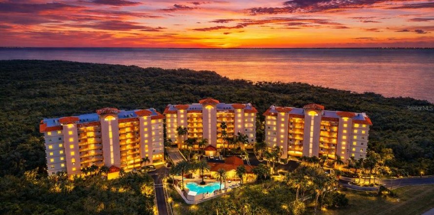 Condo in Saint Petersburg, Florida, 3 bedrooms № 2102106