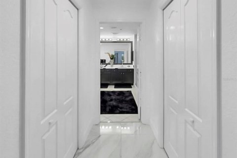 Condo in Saint Petersburg, Florida, 3 bedrooms № 2102106 - photo 25