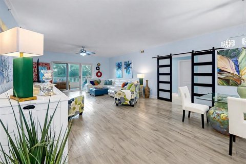 Condo in Saint Petersburg, Florida, 3 bedrooms № 2102106 - photo 20