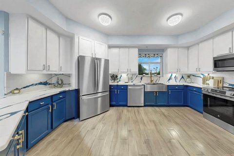 Condo in Saint Petersburg, Florida, 3 bedrooms № 2102106 - photo 16