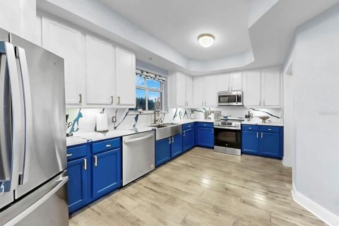 Condo in Saint Petersburg, Florida, 3 bedrooms № 2102106 - photo 14