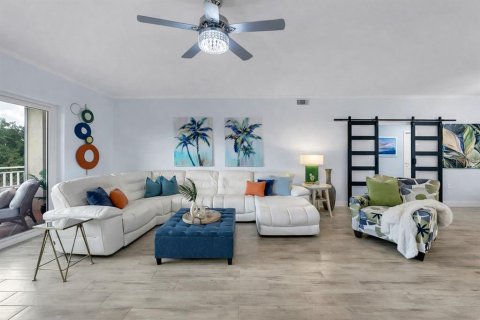 Condo in Saint Petersburg, Florida, 3 bedrooms № 2102106 - photo 6