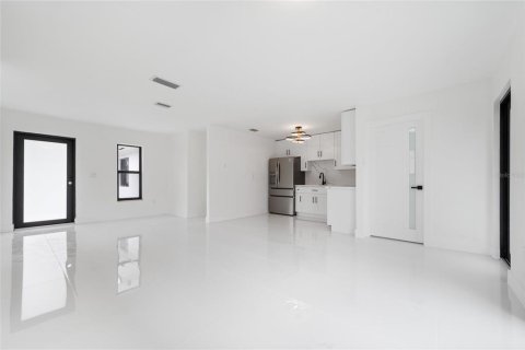 Immobilier commercial à vendre à Miami, Floride: 7 chambres, 183.95 m2 № 2388616 - photo 9