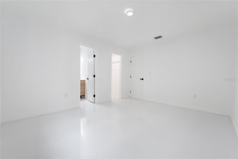 Immobilier commercial à vendre à Miami, Floride: 7 chambres, 183.95 m2 № 2388616 - photo 22
