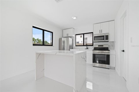 Immobilier commercial à vendre à Miami, Floride: 7 chambres, 183.95 m2 № 2388616 - photo 28