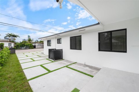 Immobilier commercial à vendre à Miami, Floride: 7 chambres, 183.95 m2 № 2388616 - photo 7