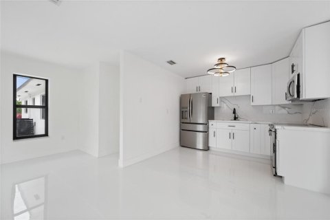 Immobilier commercial à vendre à Miami, Floride: 7 chambres, 183.95 m2 № 2388616 - photo 13