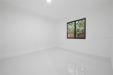 Immobilier commercial à vendre à Miami, Floride: 7 chambres, 183.95 m2 № 2388616 - photo 19