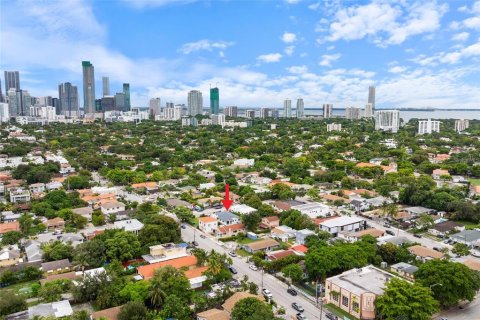 Immobilier commercial à vendre à Miami, Floride: 7 chambres, 183.95 m2 № 2388616 - photo 3